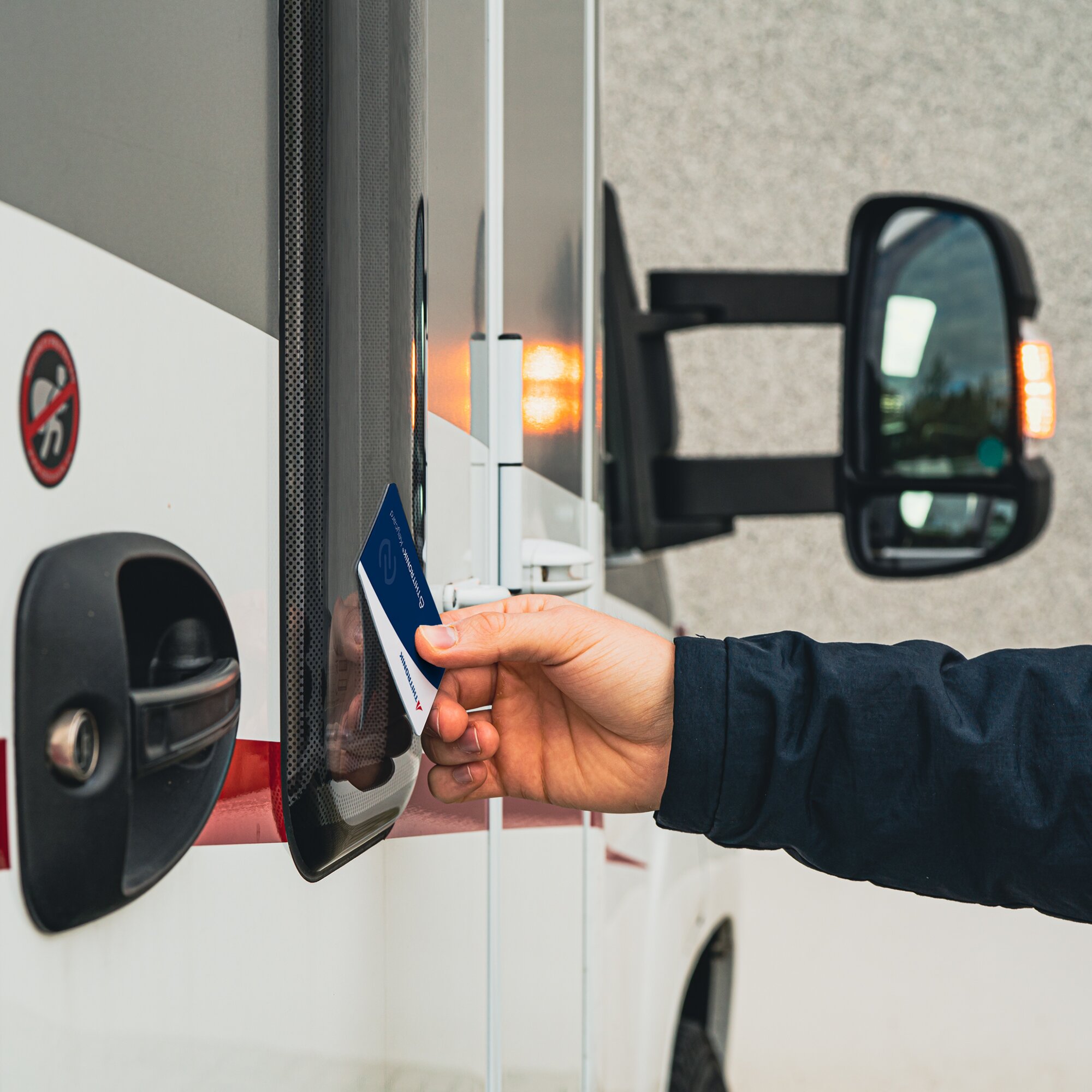 THITRONIK Karta transpondera NFC