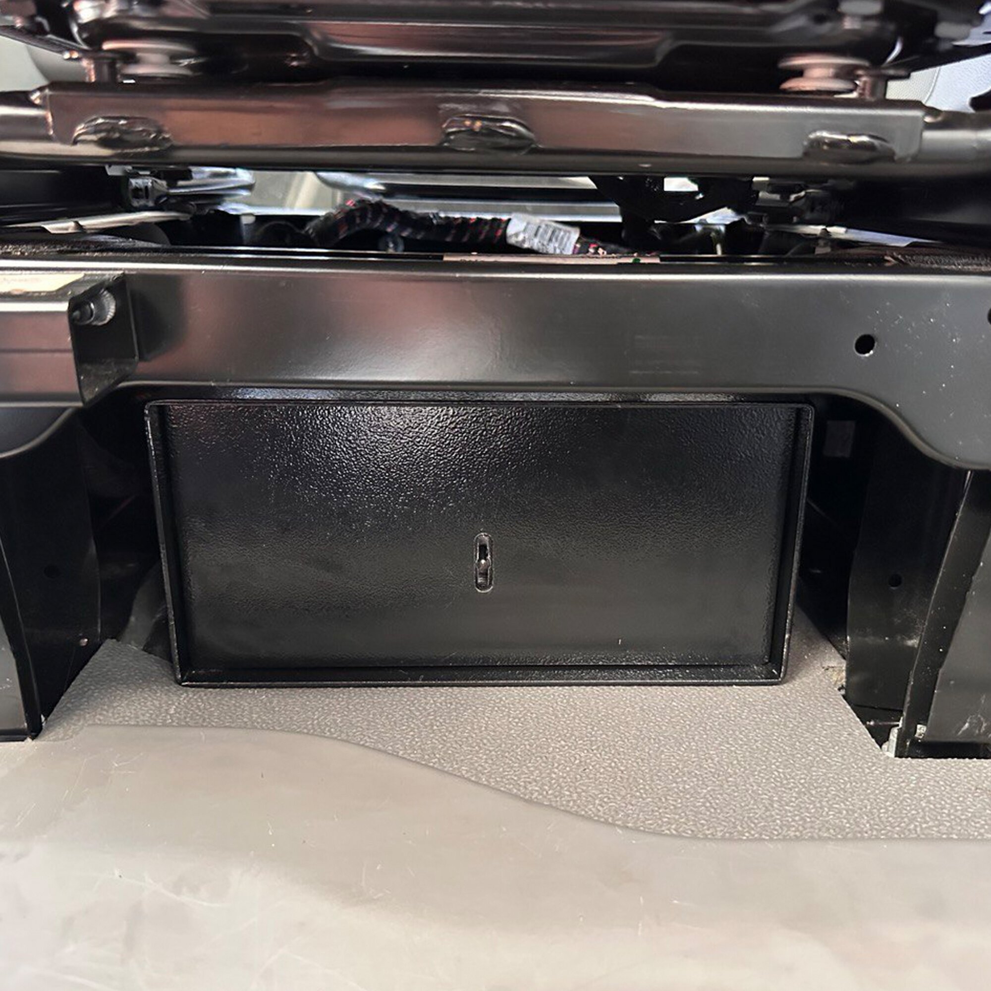 Mobil-Safe Baza siedziska Safe VW Grand California, bezpieczne otwieranie z przodu
