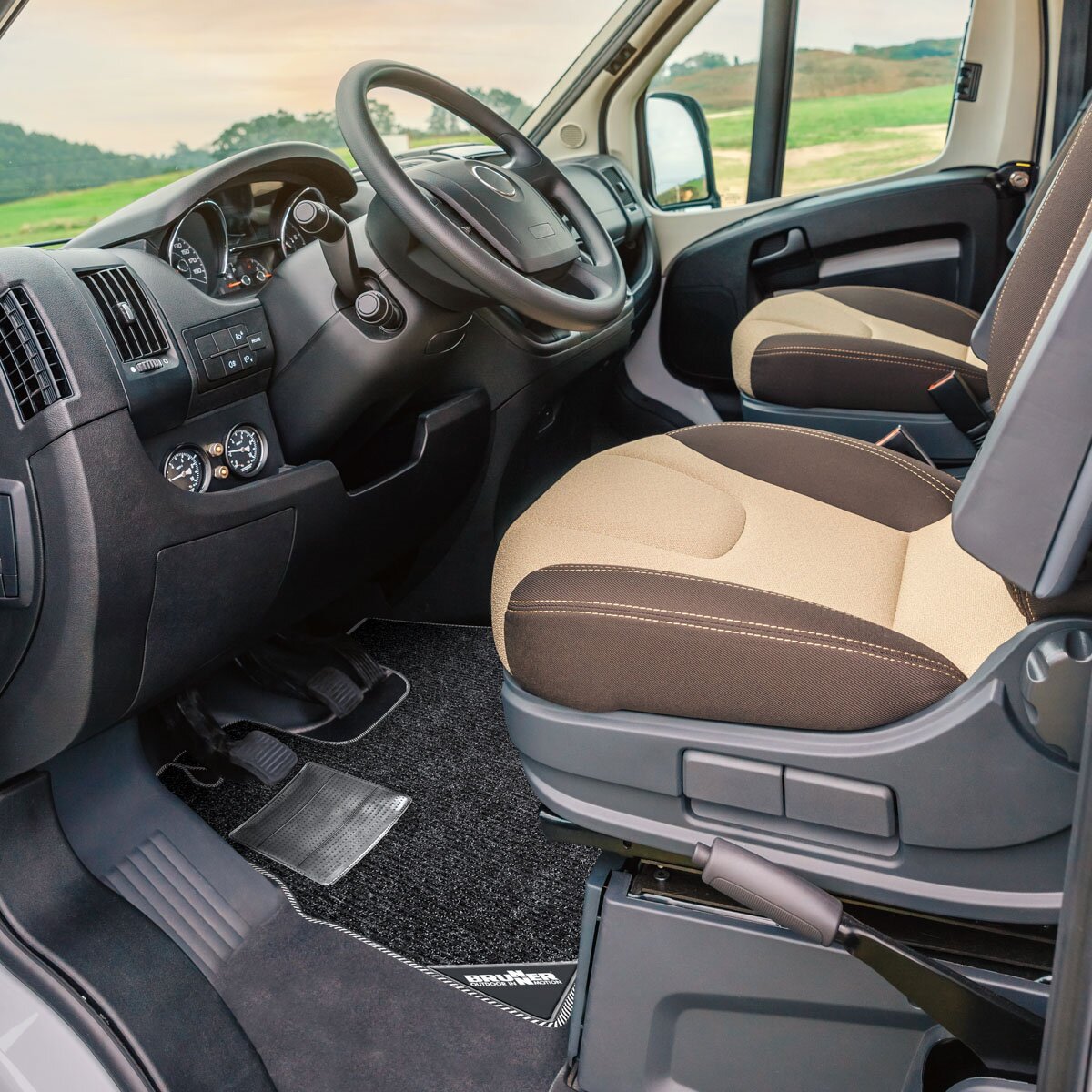 Brunner Dywan Deluxe do Mercedes-Benz Sprinter W906 z 2013 roku