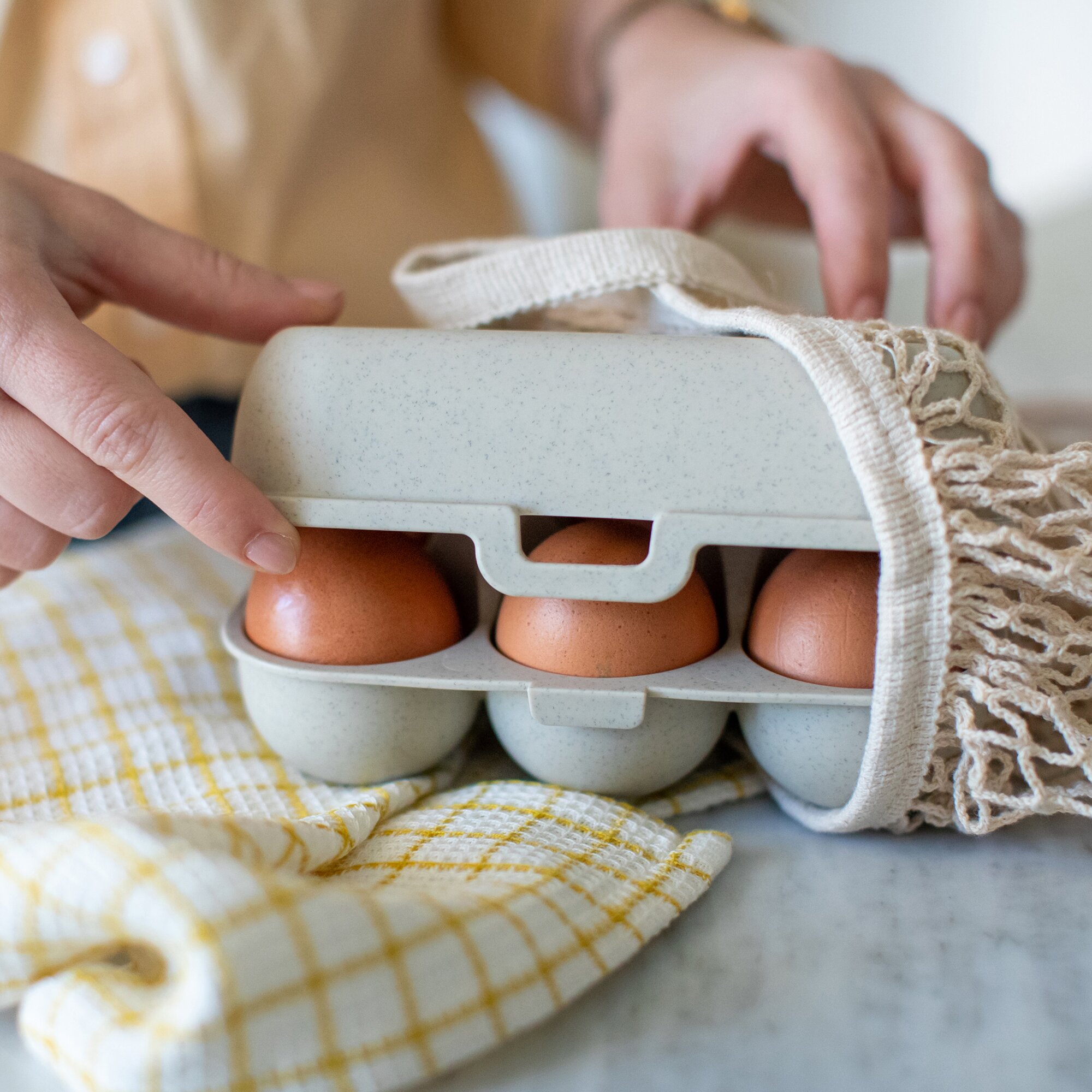 koziol Pudełko na jajka mini JAJKA NA WYNOS, piaskowe