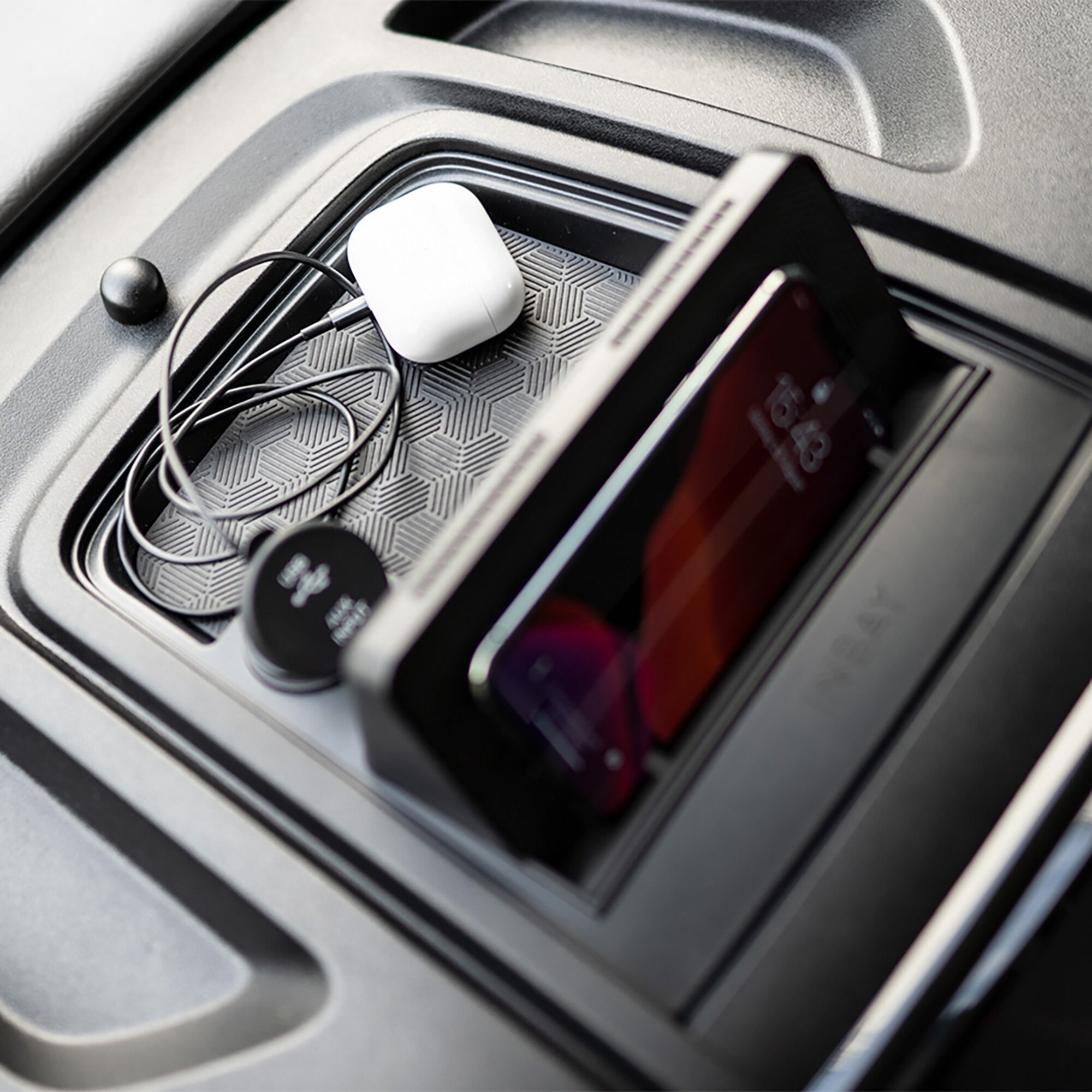 Caratec INBAY Qi Charging Station for Ford Transit built since 2019/07